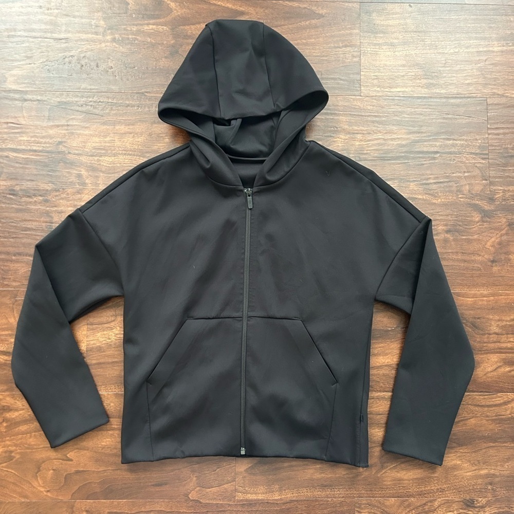 Lululemon Shaped Jacket Expression Spacer Graphic Logo 
Black 
Size 4